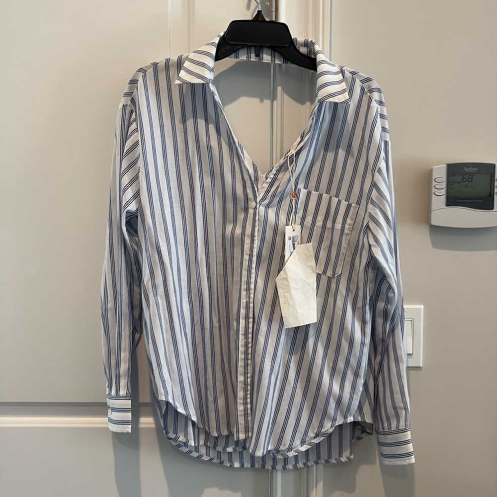 New with tags heartloom collared white and blue button down blouse  low back